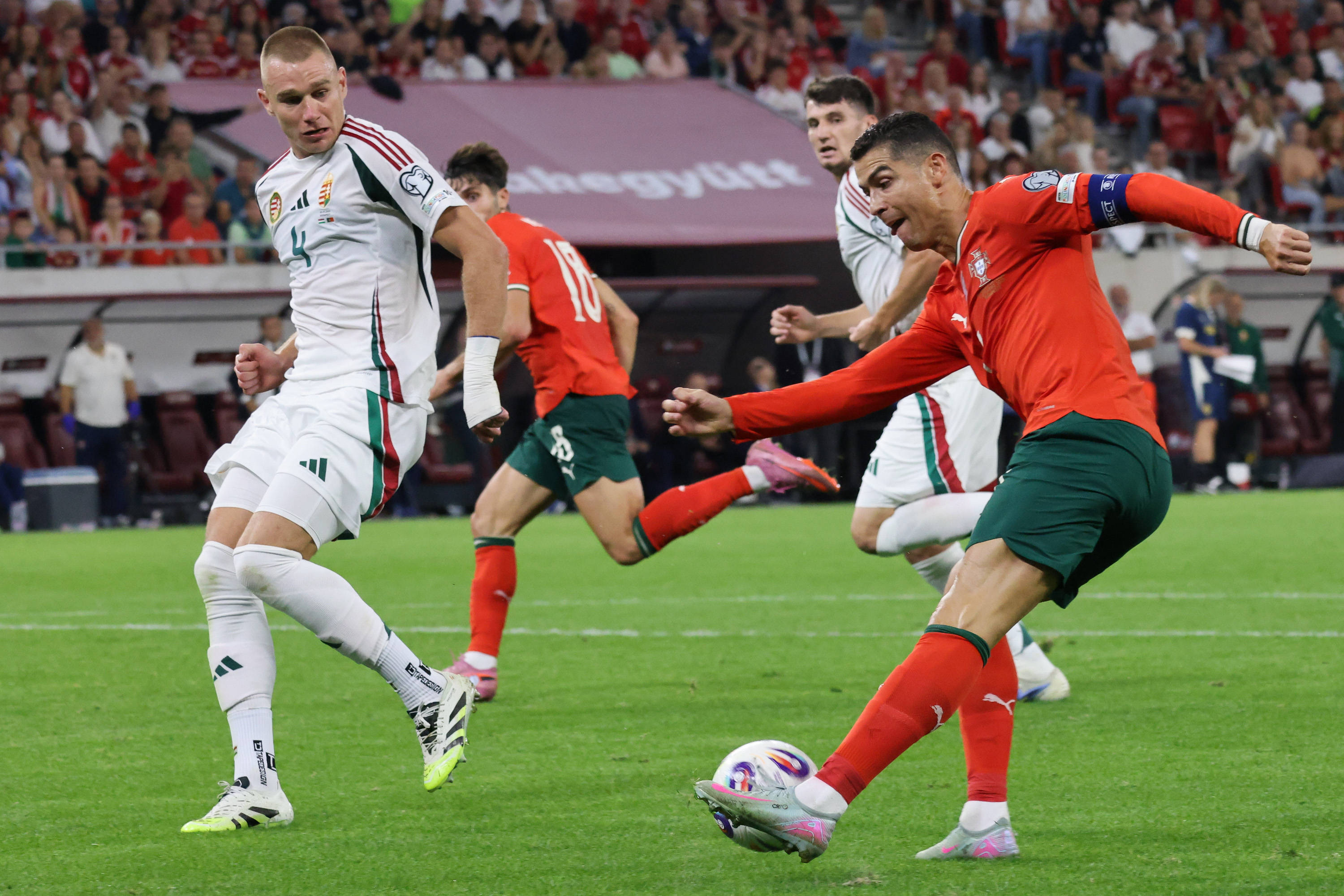 葡萄牙队战胜意大利，晋级欧预赛半决赛的路上越来越近！的简单介绍