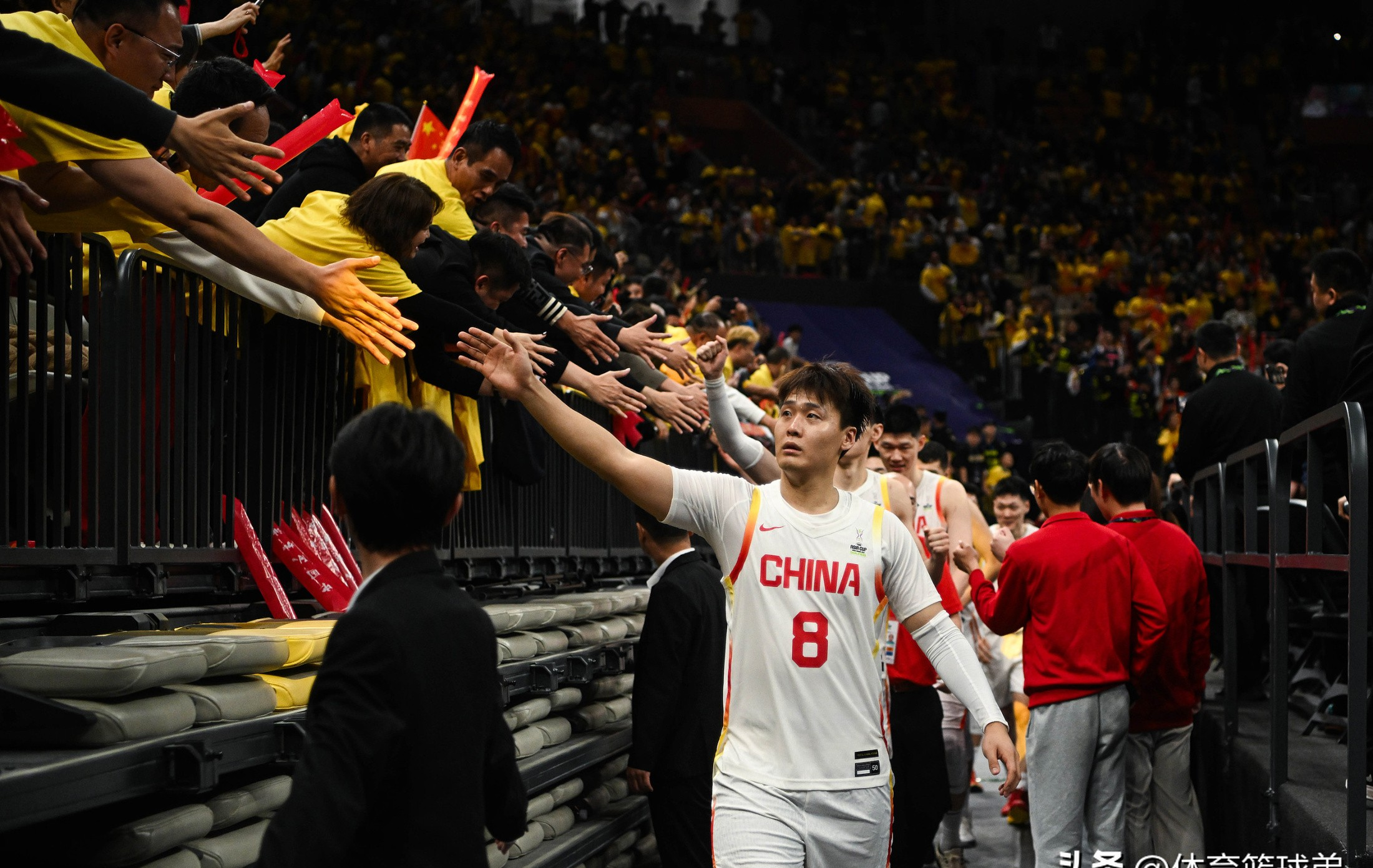 本土新秀闪耀舞台,为球队赢得宝贵胜利 本土新秀闪耀舞台,为球队赢得宝贵胜利