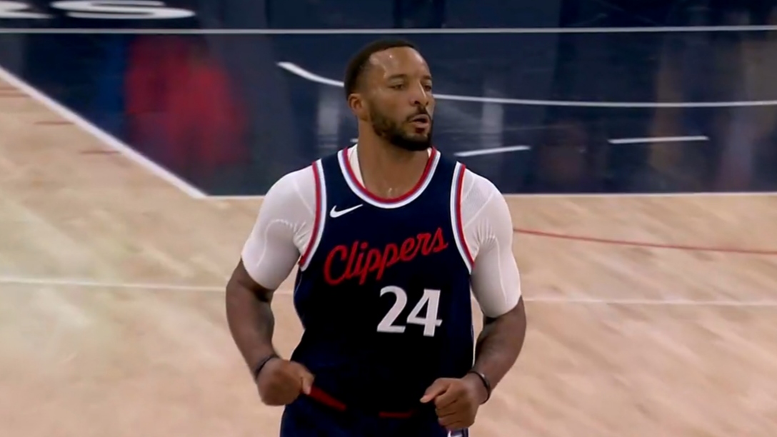 快船队后卫连砍三双,轻取开拓者队 快船队后卫连砍三双,轻取开拓者队