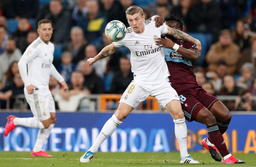 新疆飞虎队重夺榜首，击败对手取胜